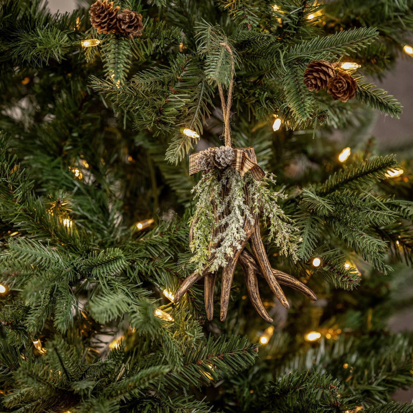 ANTLER ORNAMENT W/ BOW & FOLIAGE