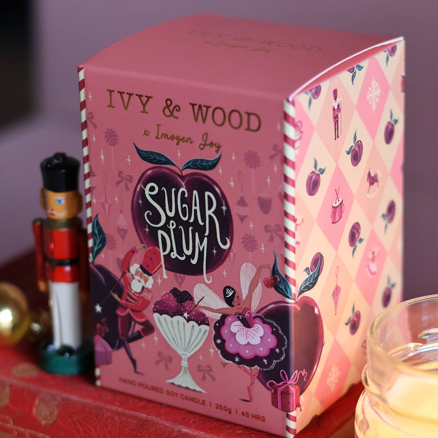 IVY & WOOD SUGAR PLUM SOY CANDLE